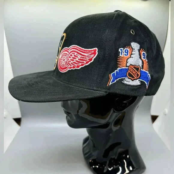 Vtg. 90’s Starter NHL Detroit Redwings Velcro Back Hat - Picture 5 of 11